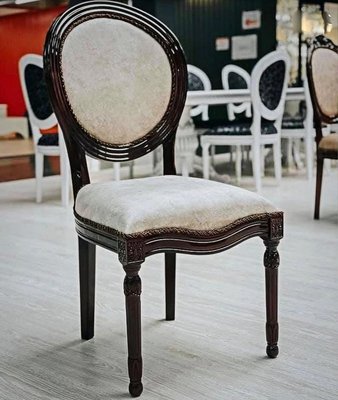 ➤Ціна 10 650 грн UAH Купити М'який стілець для вітальні спинка кругла 48х50х100 корпус дерев'яний лак темний горіх➤Темний горіх ➤Стільці дерев'яні ➤Nalp➤611PLN фото