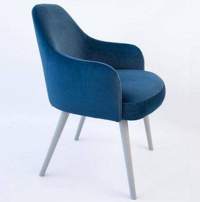 ➤Ціна 7 335 грн UAH Купити М'який стілець у вітальню з підлокітниками 58x50x82 ніжки дерев'яні білі синій тканина➤Blue ➤Стілець крісло м'яке➤Nalp➤930PLN фото