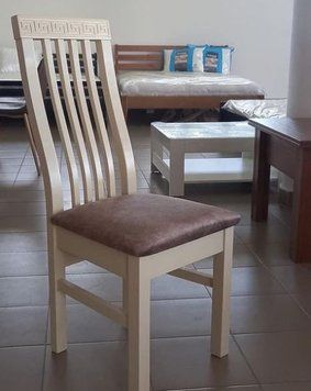 ➤Ціна 3 546 грн UAH Купити Стілець кухонний на прямих ніжках 48x45x93 висока тверда спинка лак слонова кістка➤Слонова кістка ➤Стільці з м'яким сидінням та твердою спинкою➤Nalp➤868.1PLN фото