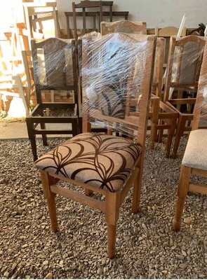 ➤Ціна 1 170 грн UAH Купити Обідній стілець з м'якими сидінням та спинкою Нерб горіх ➤Горіх ➤Стільці дерев'яні ➤Nerb➤27.3ST фото