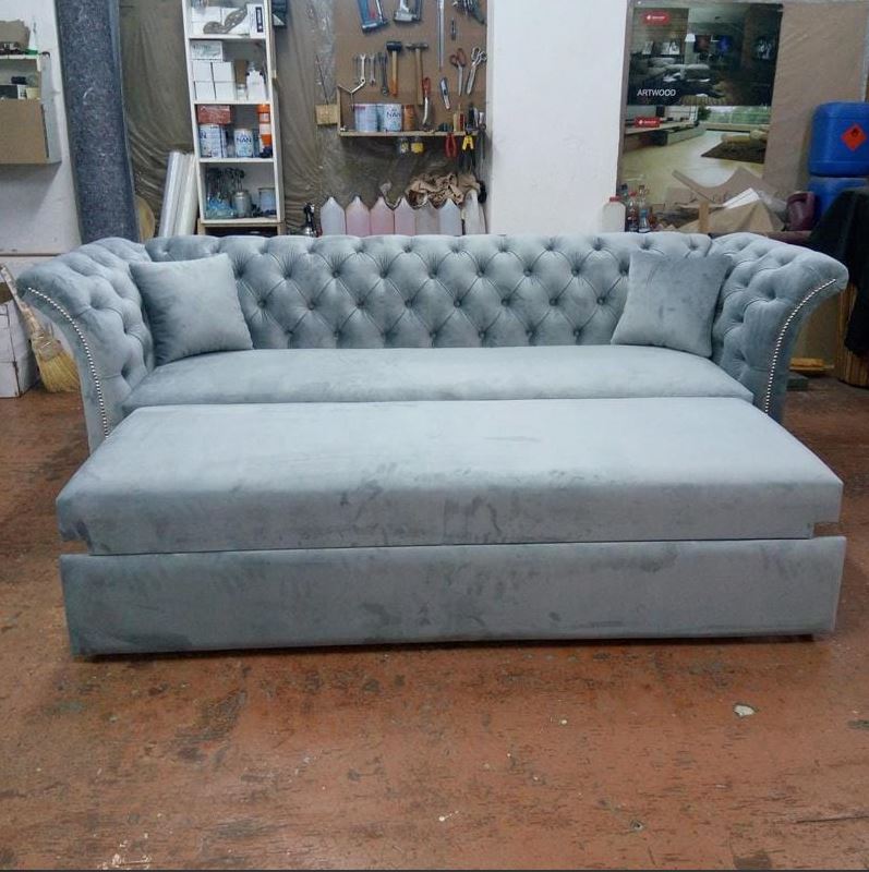 Розкладний диван прямий з оригінальними підлокітниками тканина блакитна
